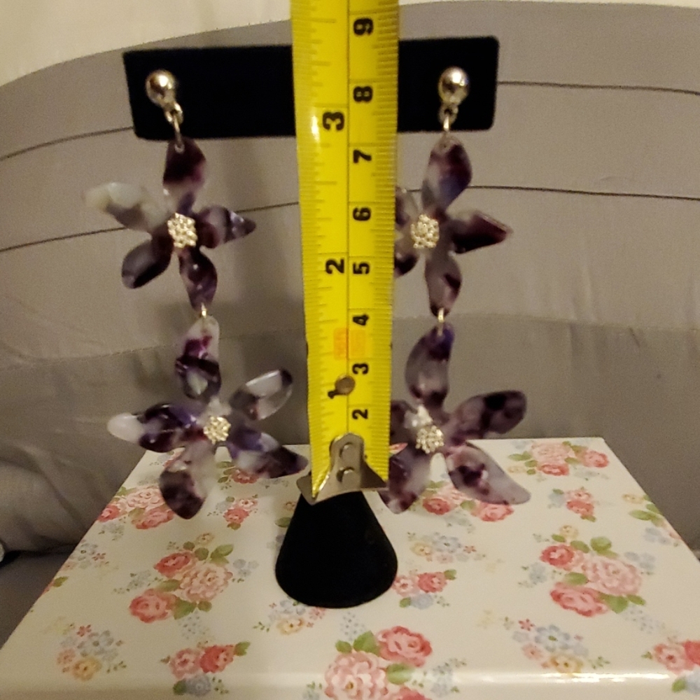 3 " Statement Earings. - Picture 4 of 4